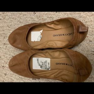 Lucky Eleesia flat - gently used